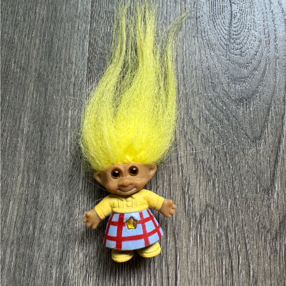1993 ACE mini troll with yellow hair and gold star jewel. EUC